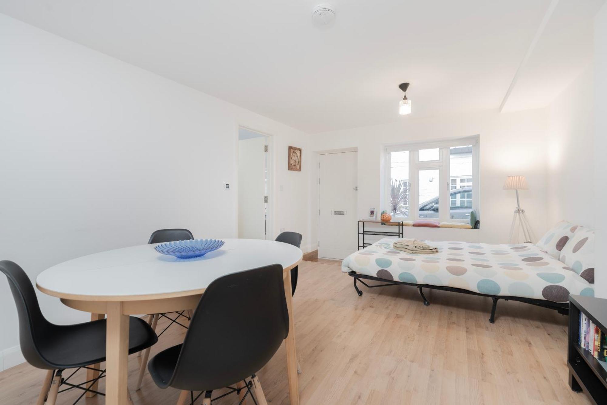 Modern One Bedroom Flat In Central Лондон Экстерьер фото