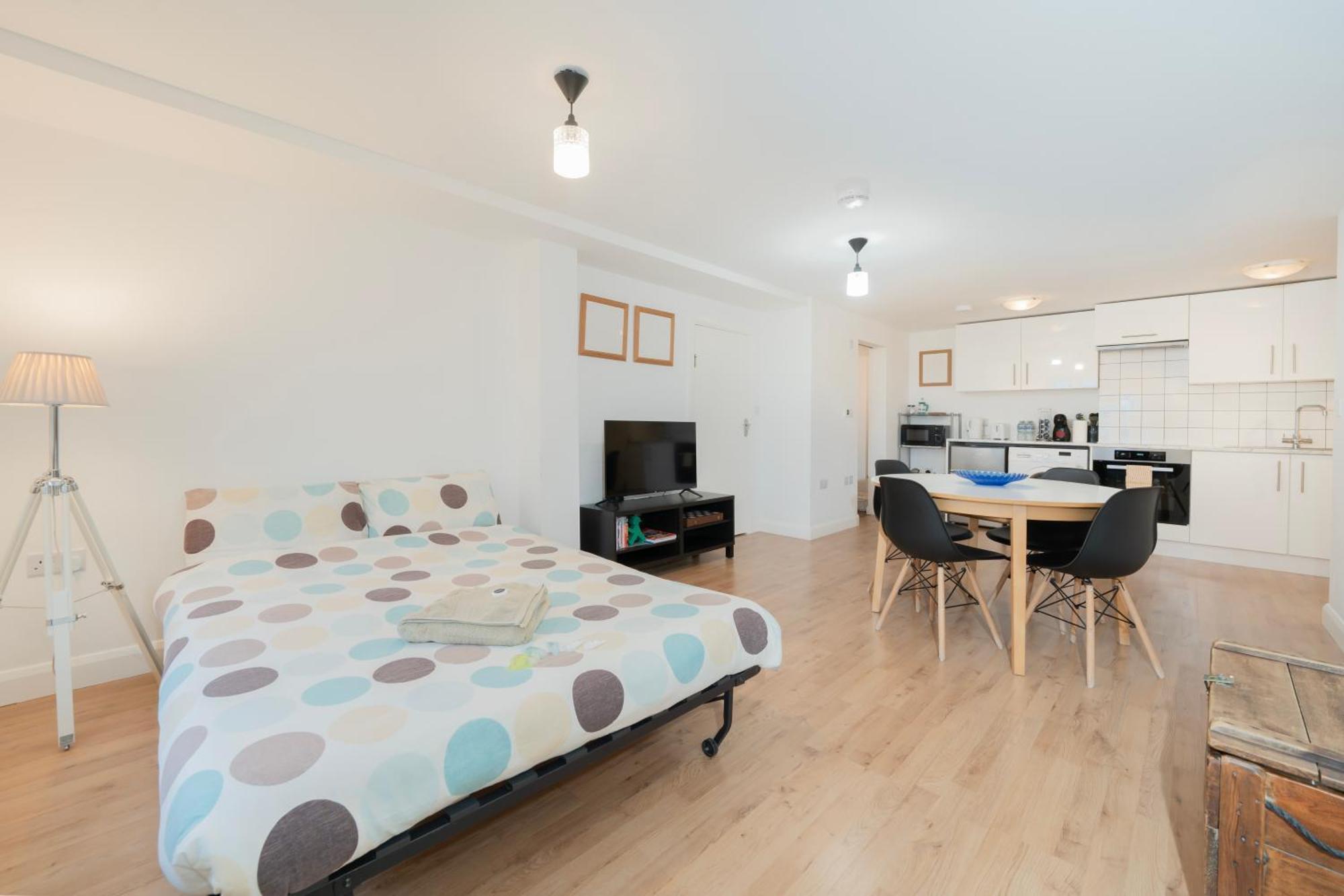 Modern One Bedroom Flat In Central Лондон Экстерьер фото