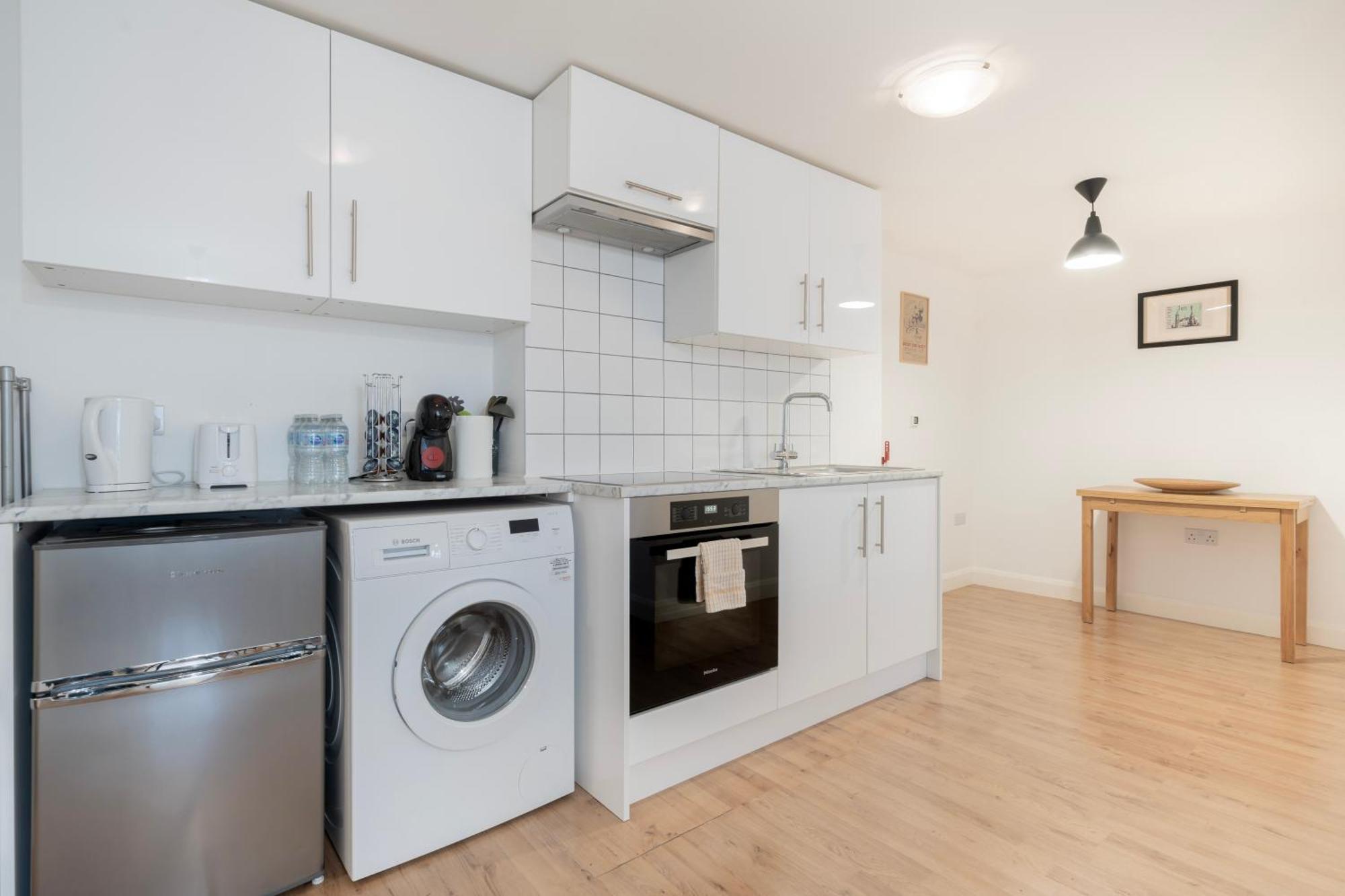 Modern One Bedroom Flat In Central Лондон Экстерьер фото