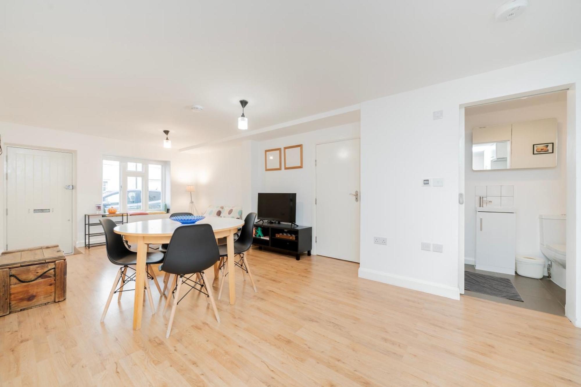 Modern One Bedroom Flat In Central Лондон Экстерьер фото